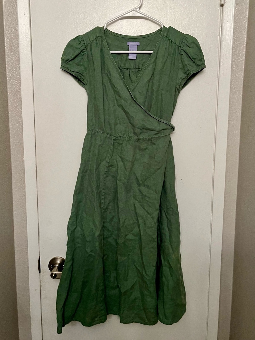 GapMaternity green flowy wrap dress with cap sleeve size S